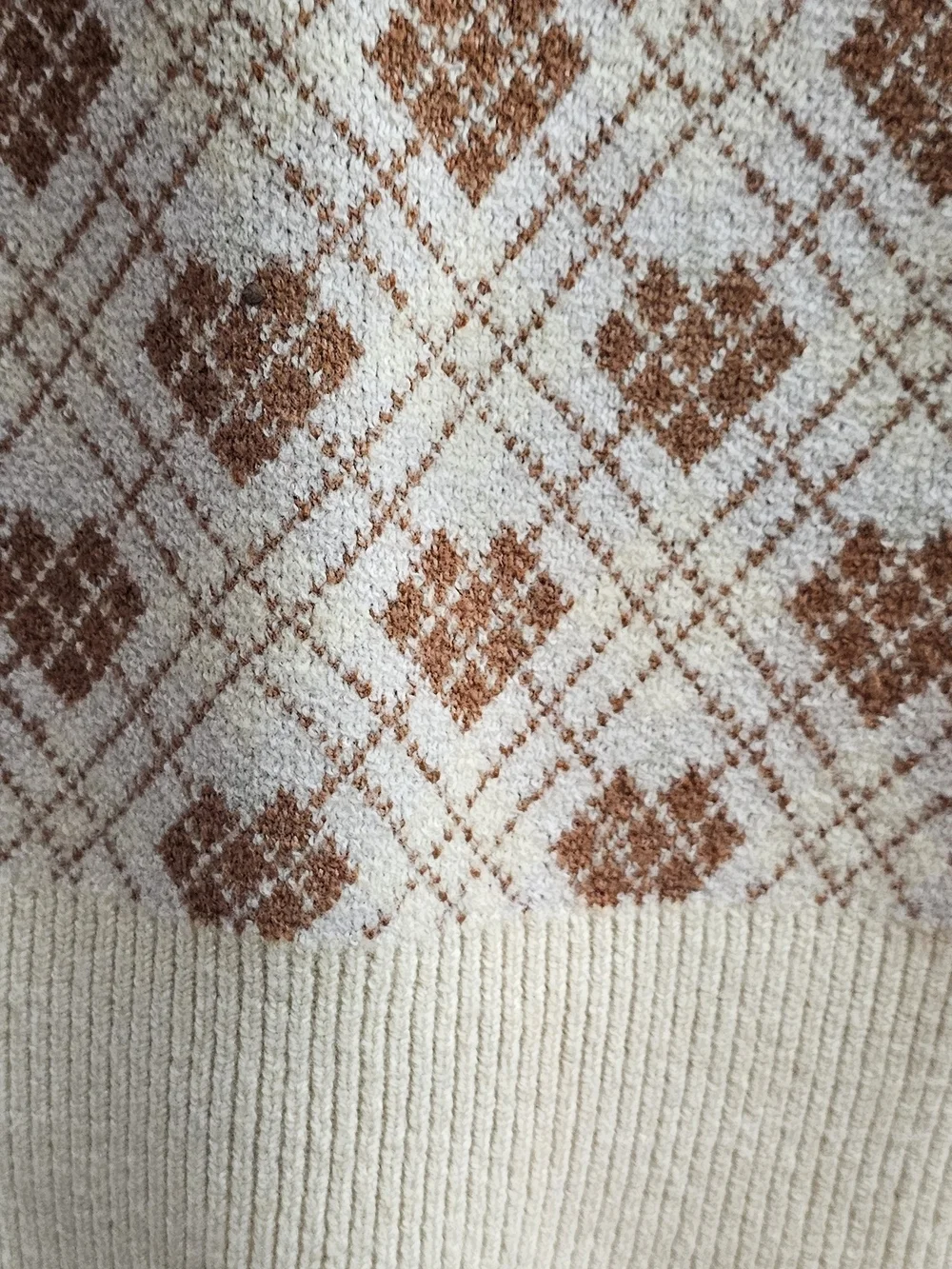 Arizona Jean Company Cream and Brown Argyle V-Neck Sweater Vest Size M Woman